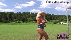 Blonde flashes her body in Tampa sun