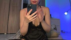 Play with pink pussy on the webcam
