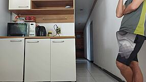 เสียวเสี่ยงในครัวกับเพื่อนผัวตอนผัวอาบน้ำ