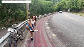 Andando De Bicicleta Sem Calcinha Na Cidade