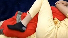 indian sexy young 18+ girl having sex with home delivery boy