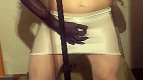 crossdresser maria in white nylonpanty en highheels