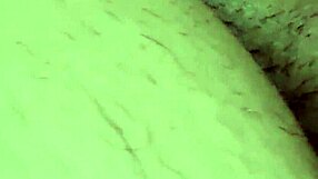 حلق شعر كس خدامة مصرية مع عشيقها السعودي سكس عرب
