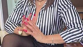 Colombian cougar influencer shares coffee on first date