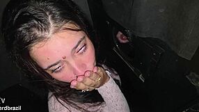 A safada queria rola no gloryhole e ganhou duas rolas e uma gozada na cara