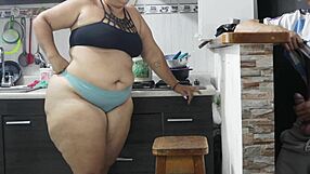 Increible follada en la cosina de mi vecina